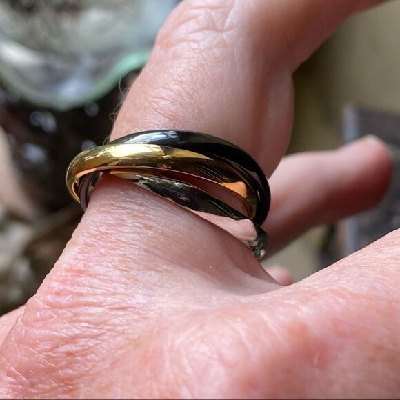 Tri Color Interlock Stainless Steel Ring Size 6 - Picture 7 of 7